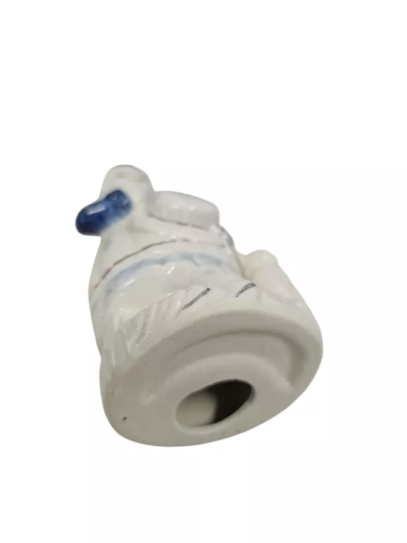 FIGURKA PORCELANOWA MAŁA DZIEWCZYNKA Z KOTEM