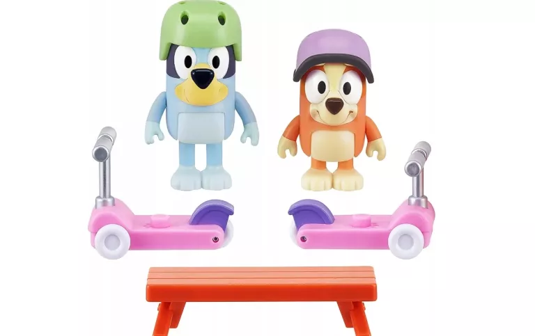 FIGURKI ZESTAW JAZDA NA HULAJNODZE BLUEY BLU13085
