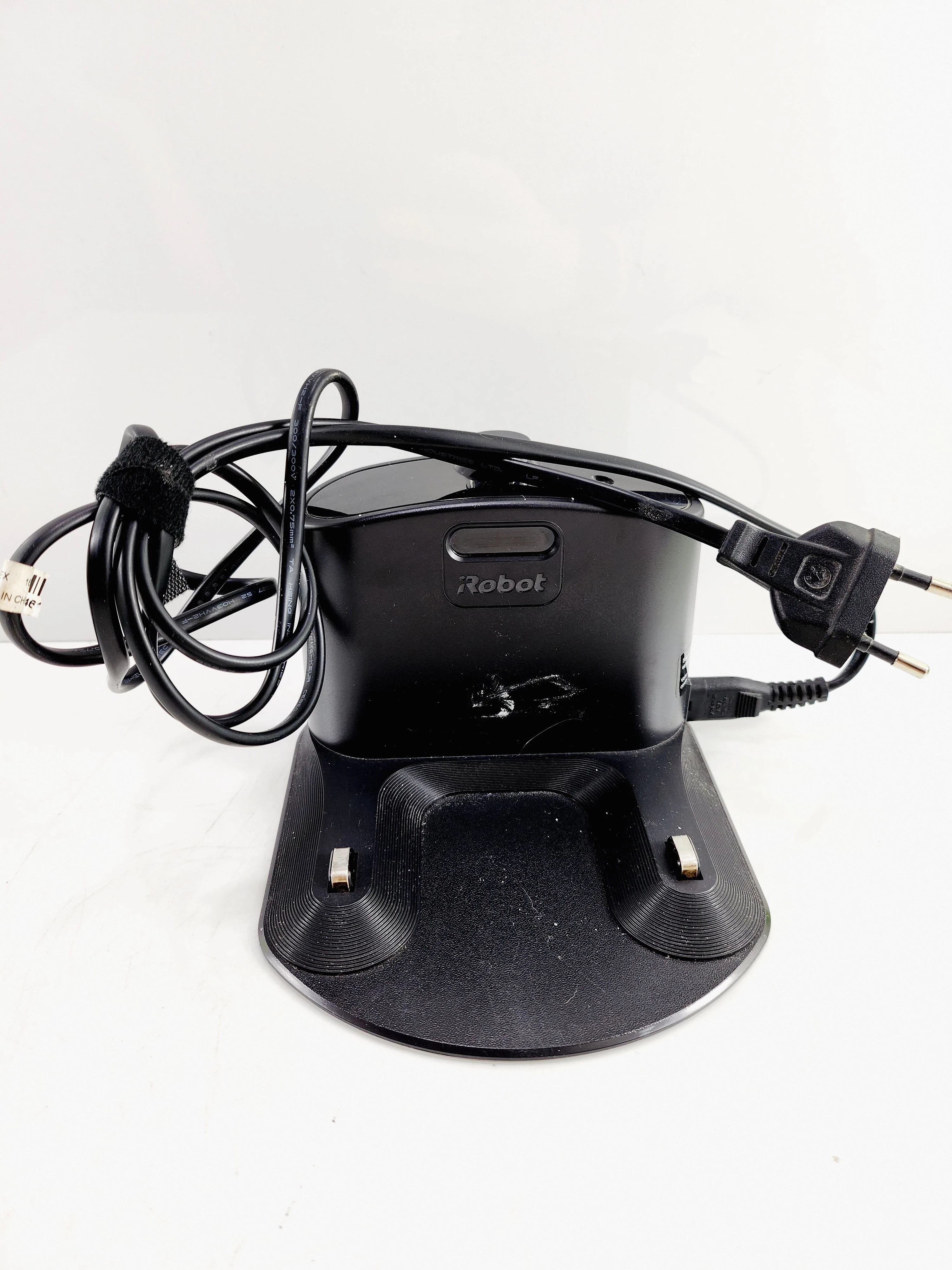 robot-sprzatajacy-irobot-roomba-675-akcesoria-stan-11323-2