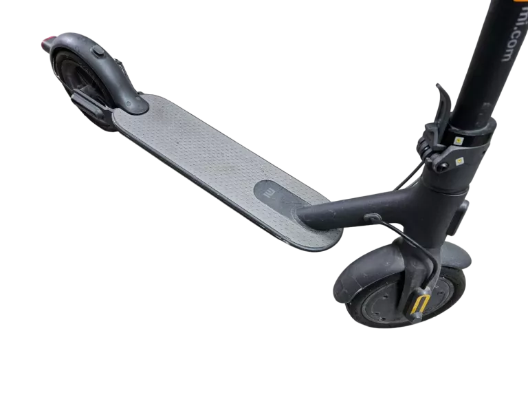 XIAOMI MI ELECTRIC SCOOTER ESSENTIAL 20KM/H DO 20KM 250W 5200MAH DO 100K