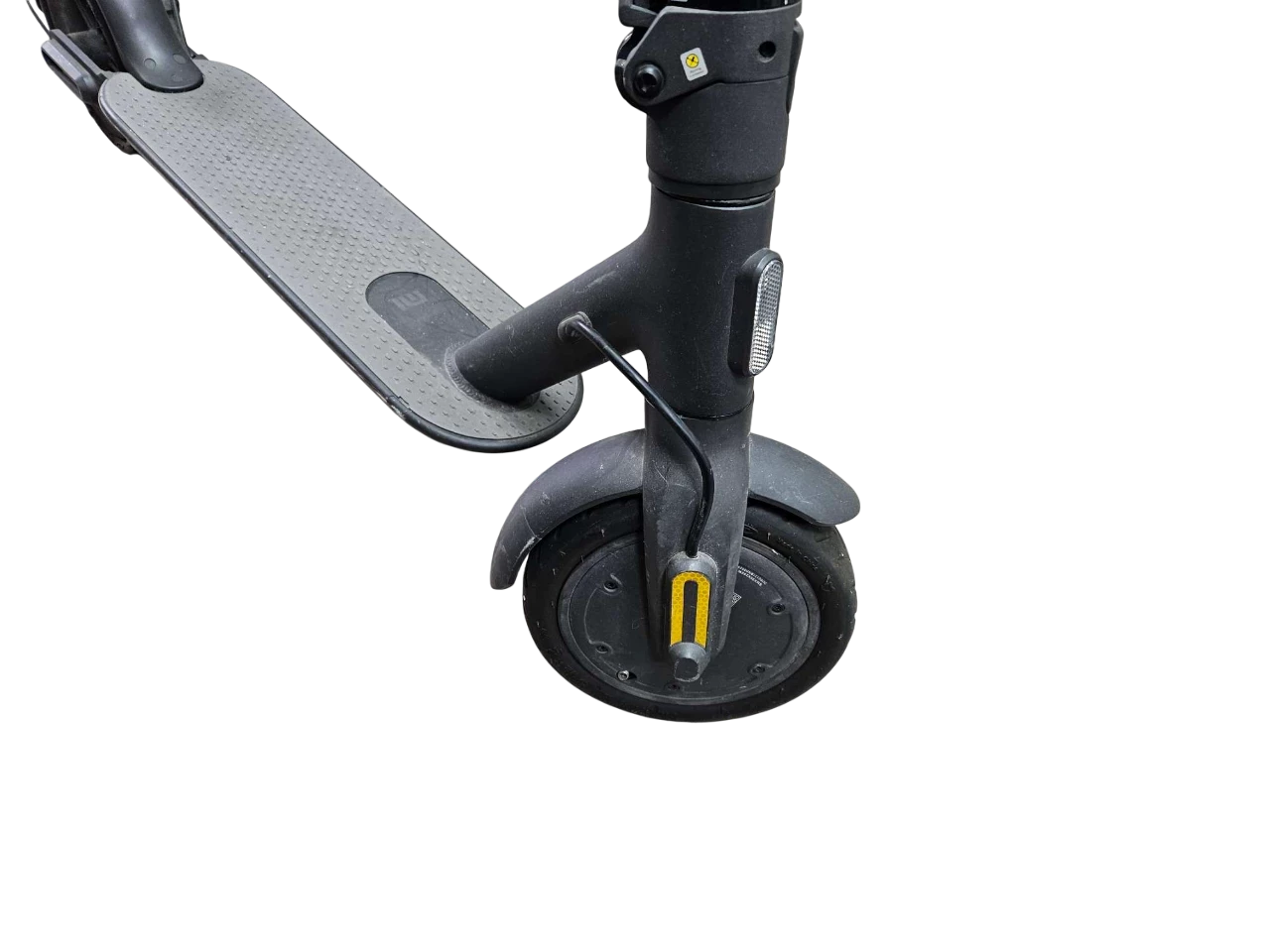 xiaomi-mi-electric-scooter-essential-20kmh-do-20km-250w-5200mah-do-100k-kod-producenta-332289