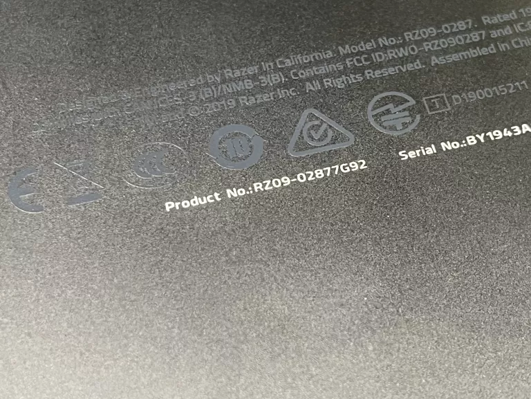 razer-blade-17-pro-32gb1tb-i7-9750h-26ghz-rtx2070-max-q-8gb-liczba-rdzeni-procesora-4329-12