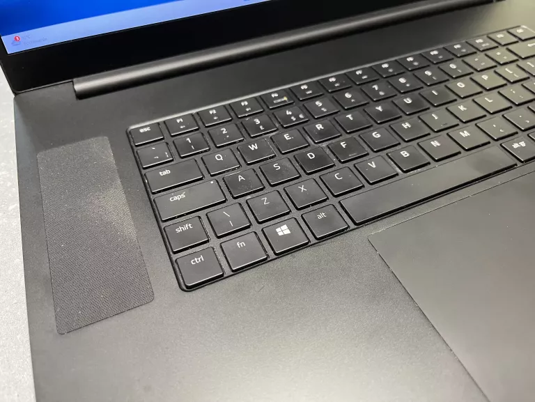 razer-blade-17-pro-32gb1tb-i7-9750h-26ghz-rtx2070-max-q-8gb-stan-11323-2