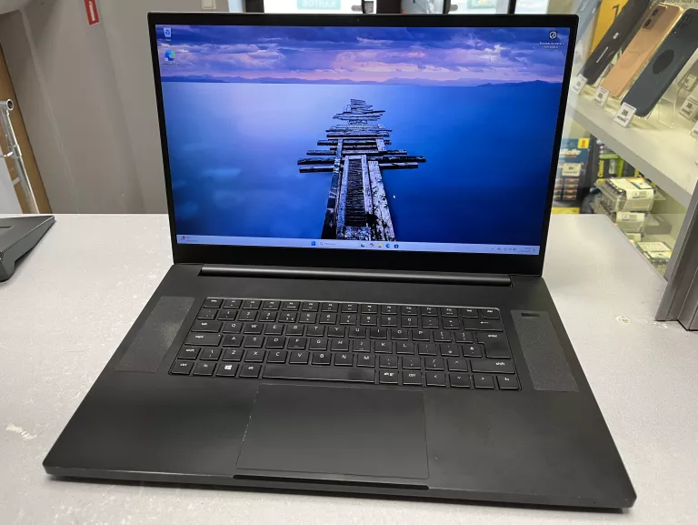 razer-blade-17-pro-32gb1tb-i7-9750h-26ghz-rtx2070-max-q-8gb-ean-gtin-8887910003626