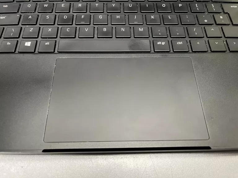 razer-blade-17-pro-32gb1tb-i7-9750h-26ghz-rtx2070-max-q-8gb-przekatna-ekranu-1730