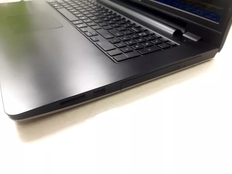 LAPTOP DELL INSPIRON 17 P26E 8GB/1TB I5 WIN 7
