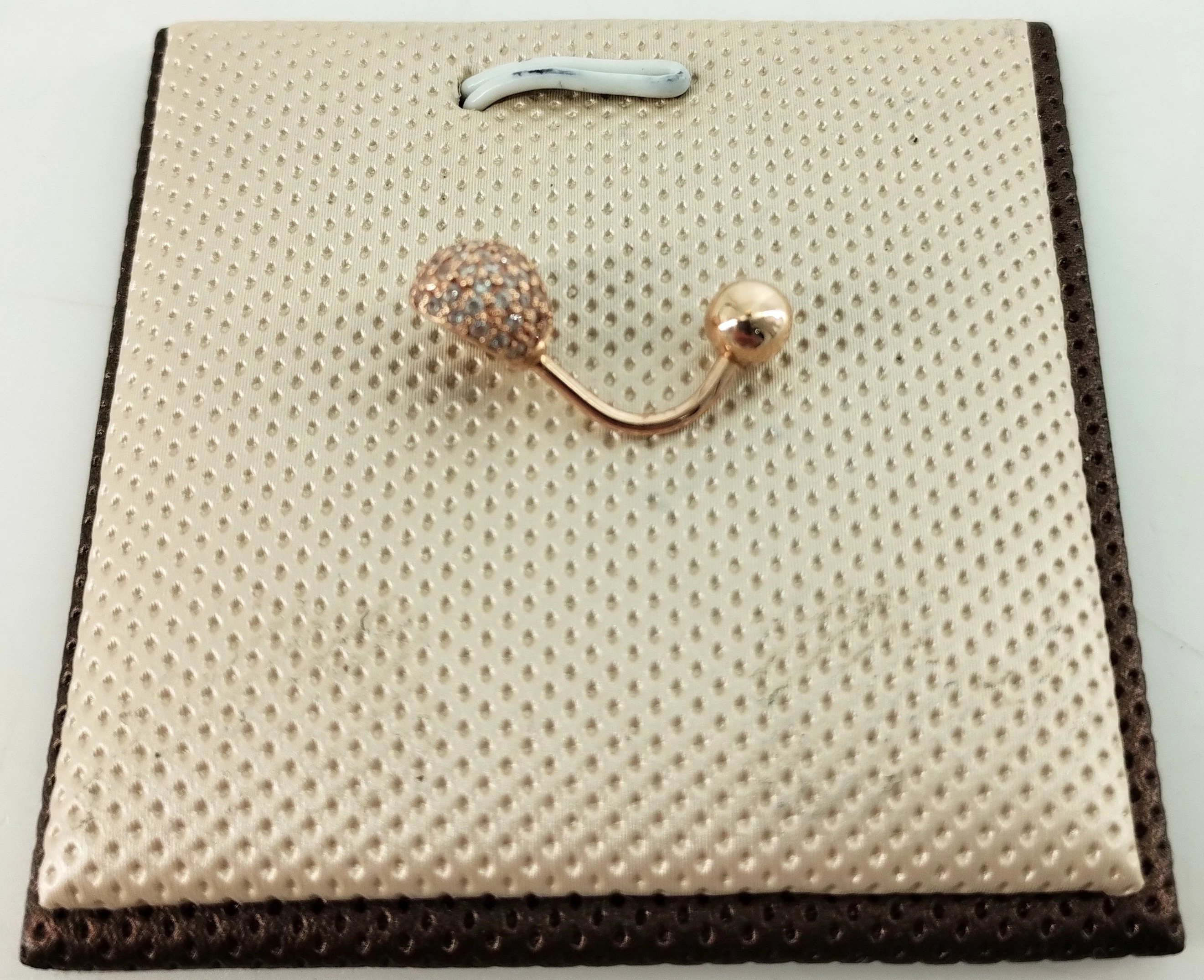 piekny-zloty-kolczyk-do-pepka-proby-585-ean-gtin-12345678