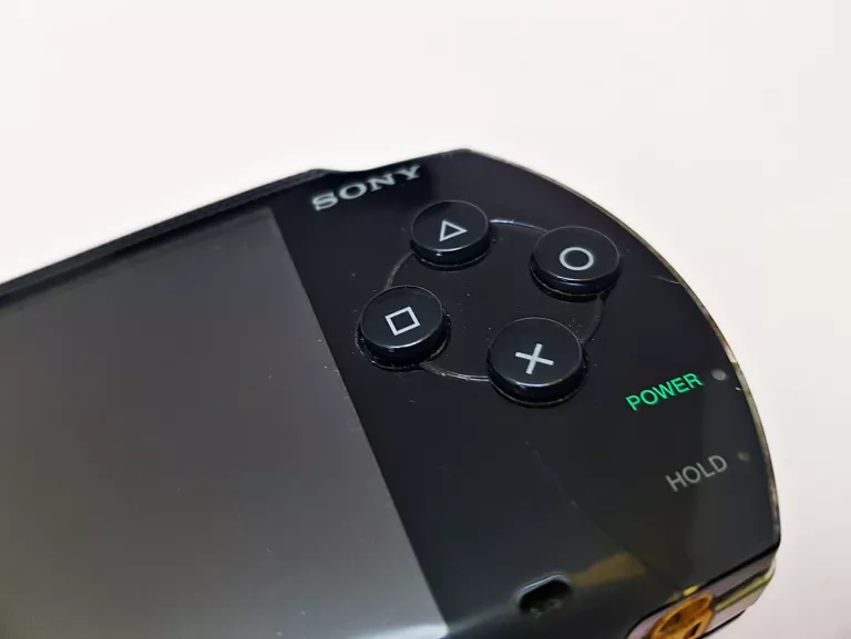 KONSOLA SONY PSP 1004 FAT ETUI ŁAD 3 GRY KARTA PAMIĘCI