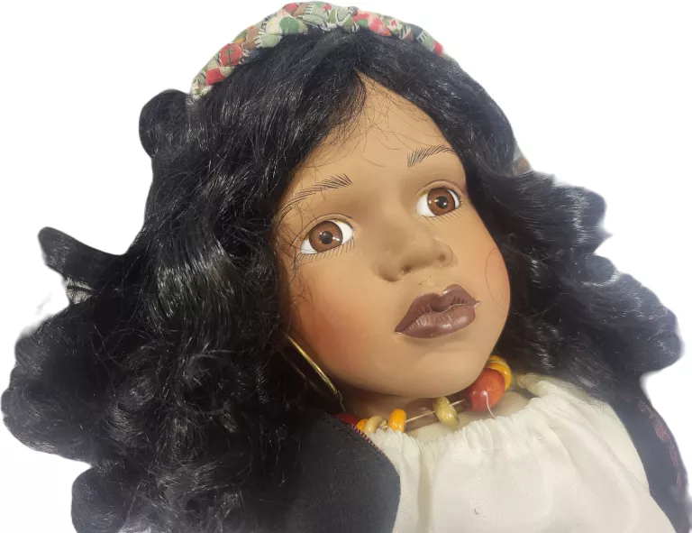 PORCELANOWA LALKA CIEMNOSKÓRA KOLEKCJONERSKA FIGURKA