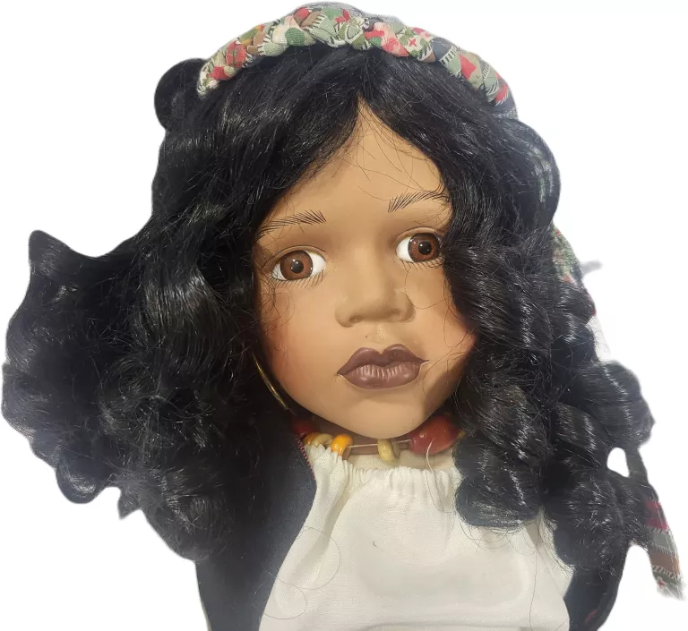 PORCELANOWA LALKA CIEMNOSKÓRA KOLEKCJONERSKA FIGURKA