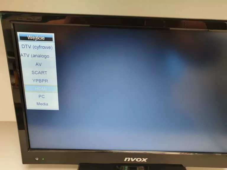 TV NVOX 15C510B 15,6"