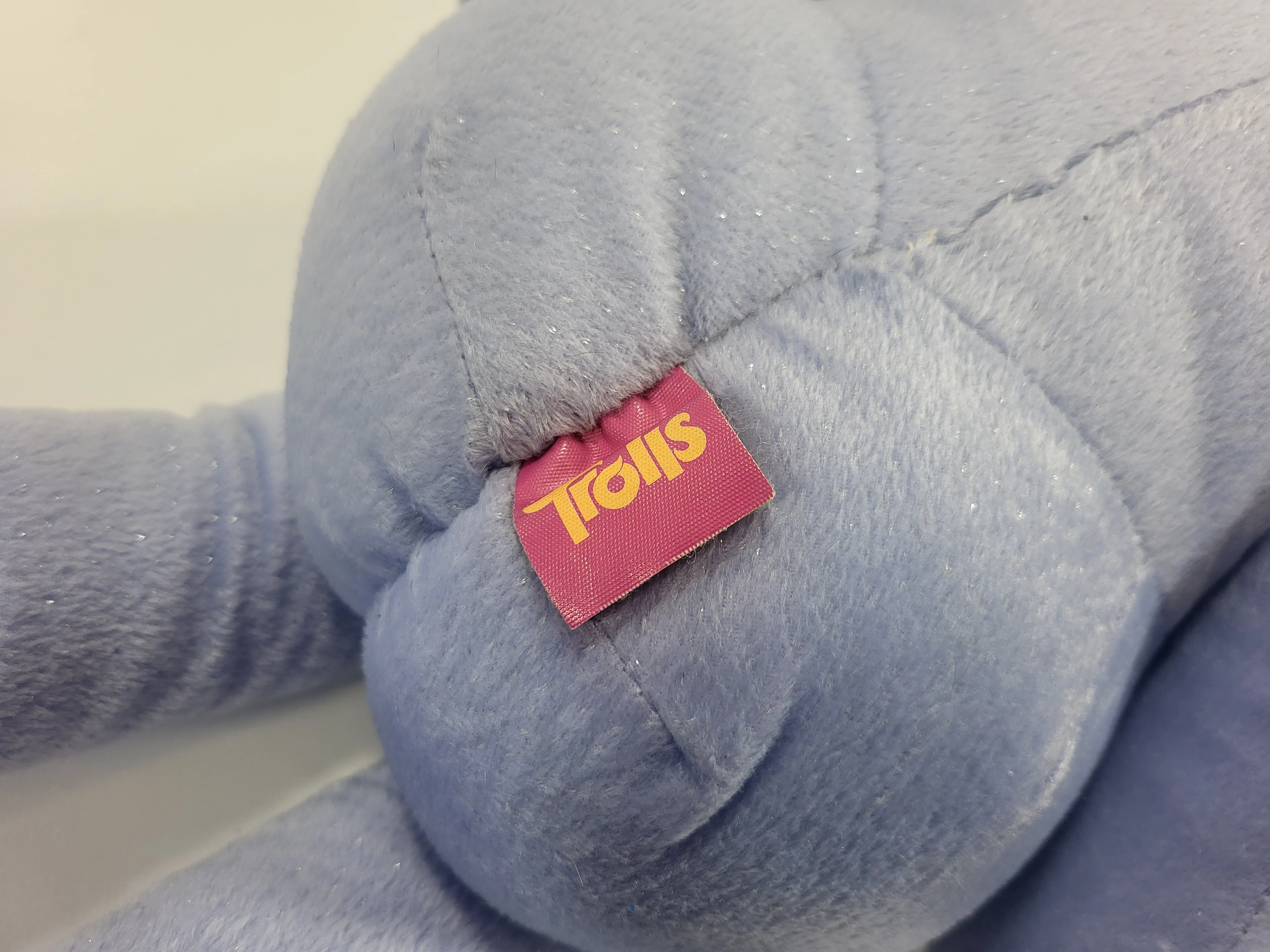 duza-pluszowa-zabawka-trolls-niebieska-85-cm-wysokosc-produktu-3000