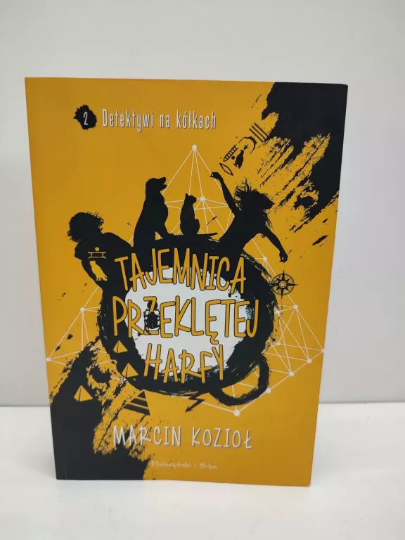 KSIĄŻKA TAJEMNICA PRZEKLĘTEJ HARFY MARCIN KOZIOŁ