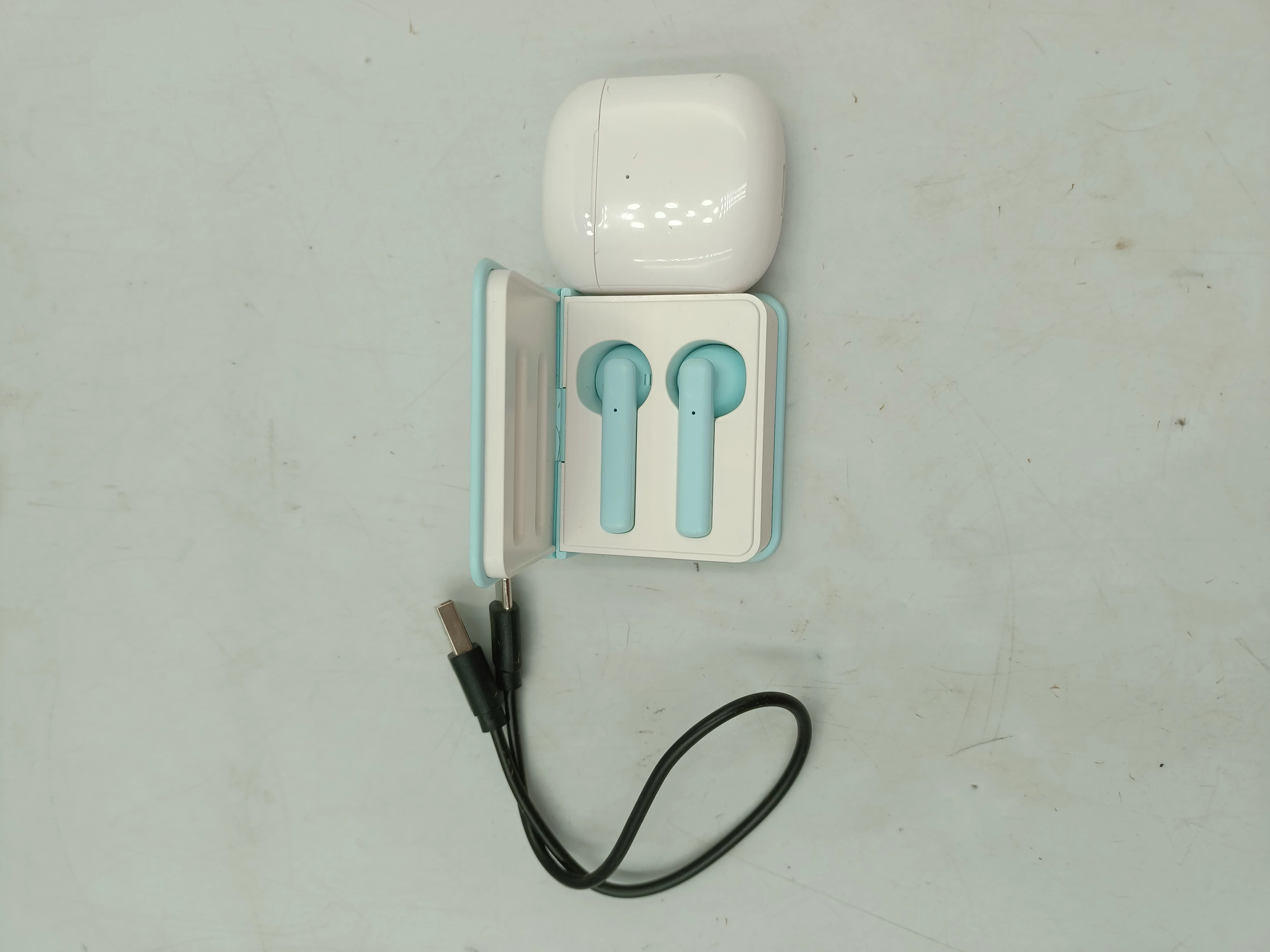 zestaw-sluchawek-bezprzewodowych-st-wh05-niepodleglosci-26-czechowice-milz-2