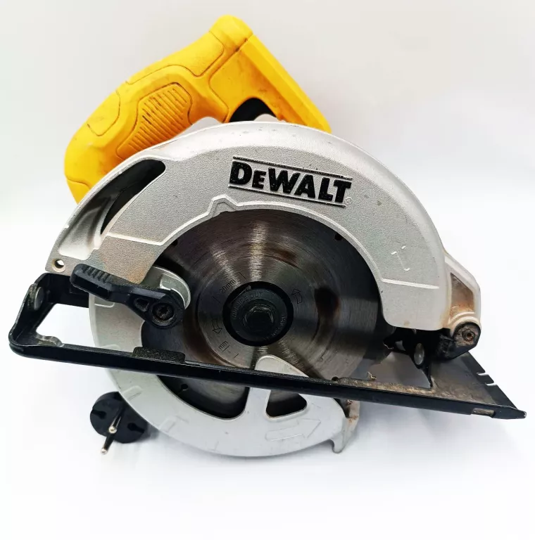 PILARKA TARCZOWA DEWALT DWE550