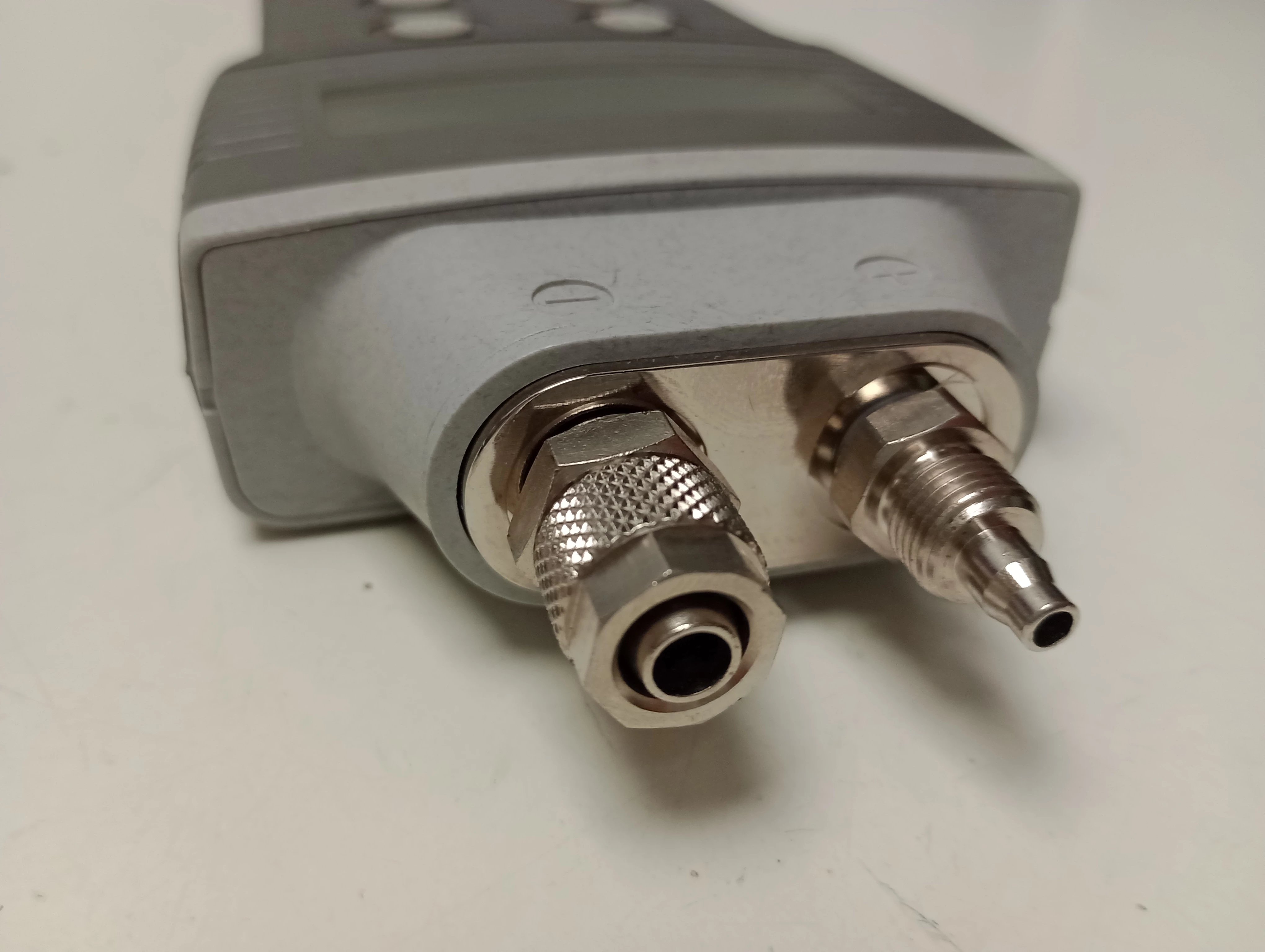 miernik-roznicy-cisnien-c950515-comark-w-walizce-kod-producenta-106711055