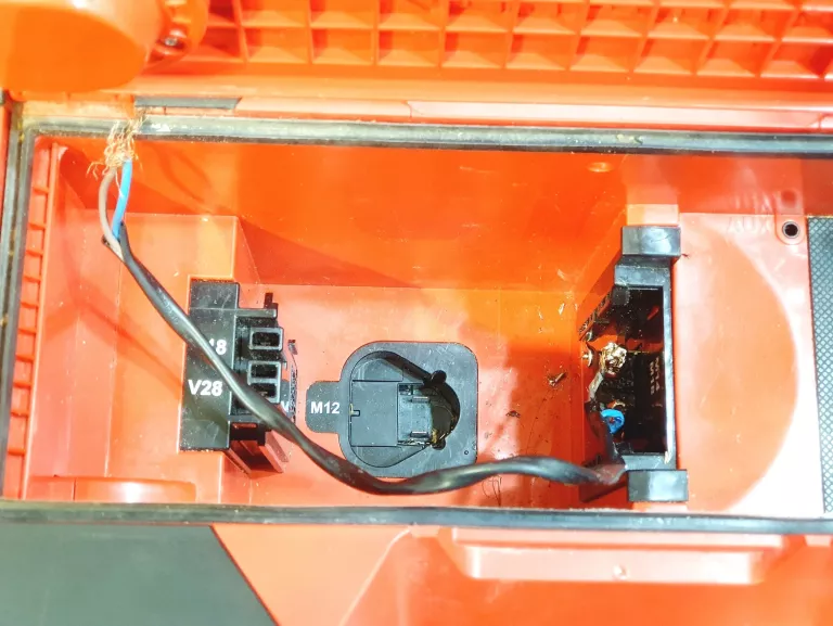 RADIO BUDOWLANE MILWAUKEE C12-28 DCR