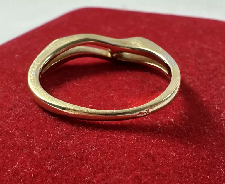 ciekawy-zloty-pierscionek-proby-585-r-12-240g-rozmiarsrednica-wew-mm-372-12