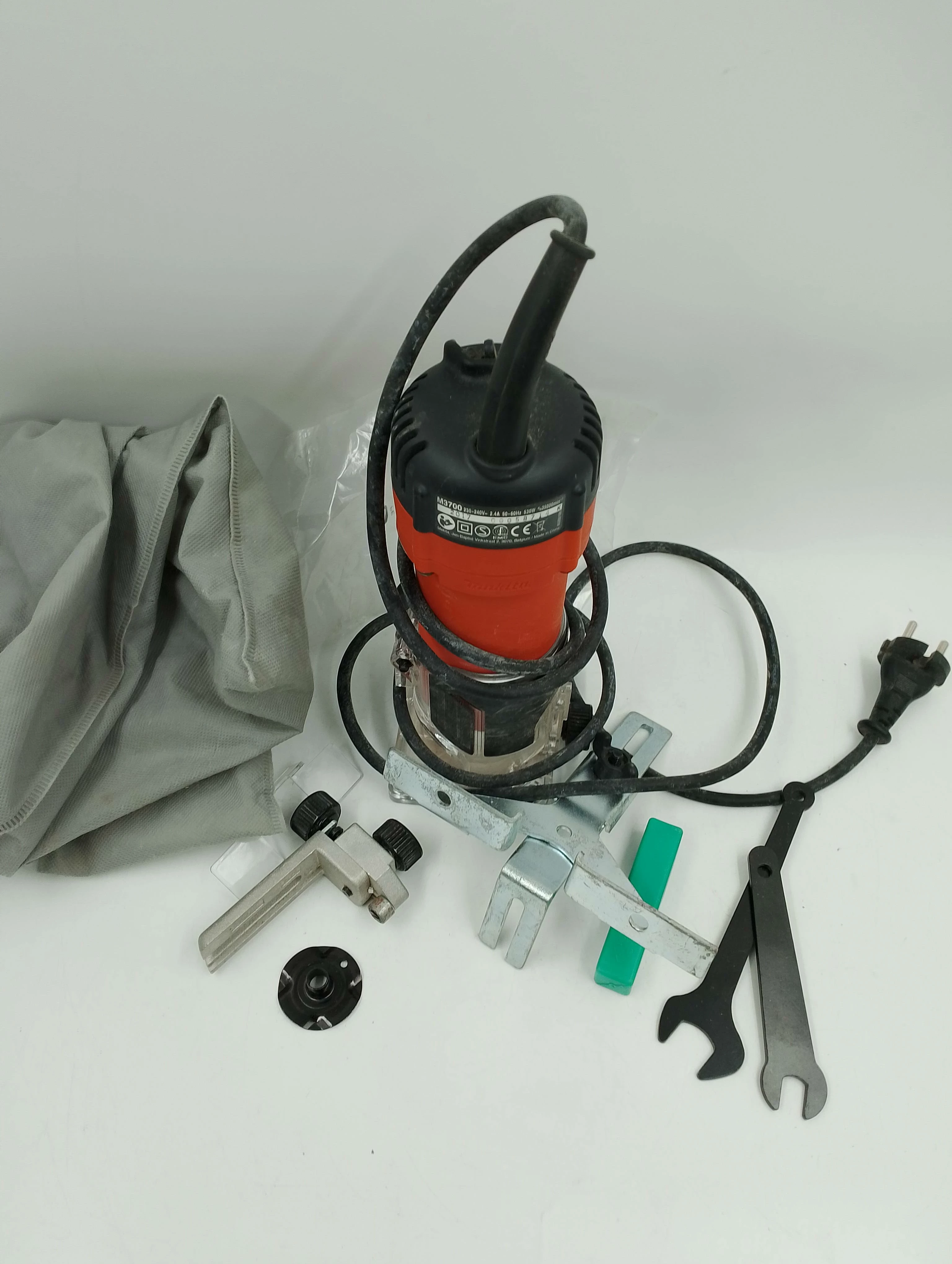 frezarka-krawedziowa-jednoreczna-makita-mt-m3700-zasilanie-209202-238306