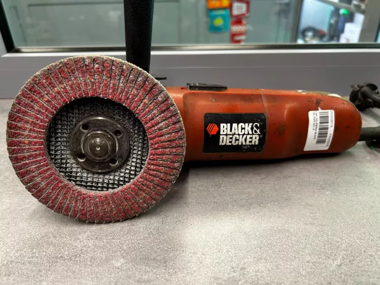 SZLIFIERKA BLACK DECKER CD115