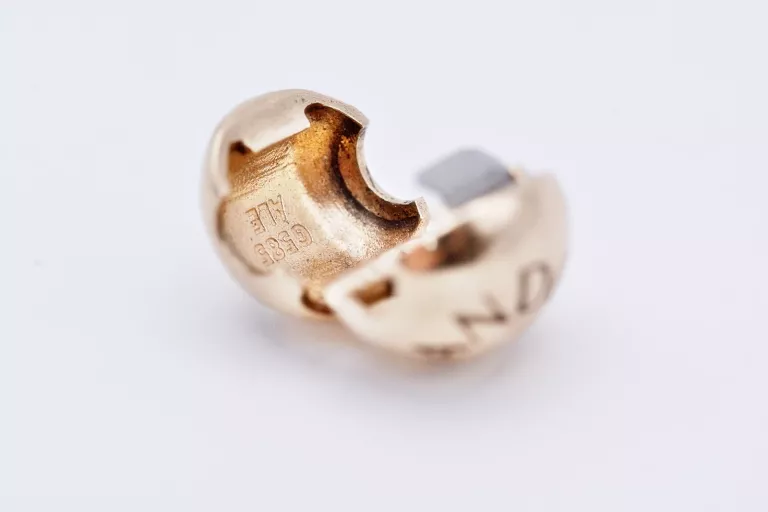 ORYGINALNY CHARMS PANDORA KLIPS SIGNATURE LOGO 7501015 585 3,32G