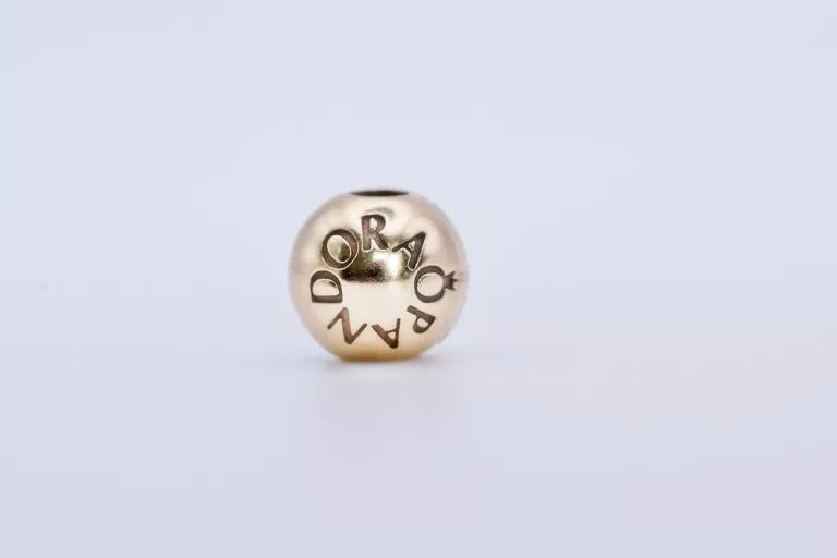 ORYGINALNY CHARMS PANDORA KLIPS SIGNATURE LOGO 7501015 585 3,32G