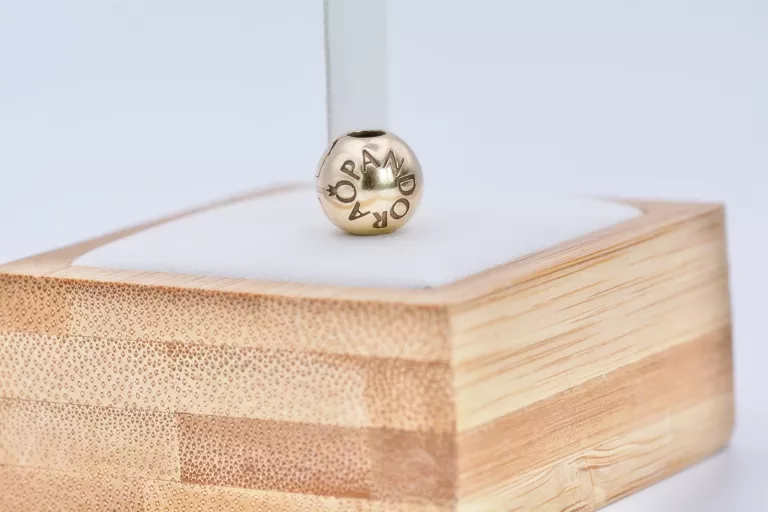 ORYGINALNY CHARMS PANDORA KLIPS SIGNATURE LOGO 7501015 585 3,27G