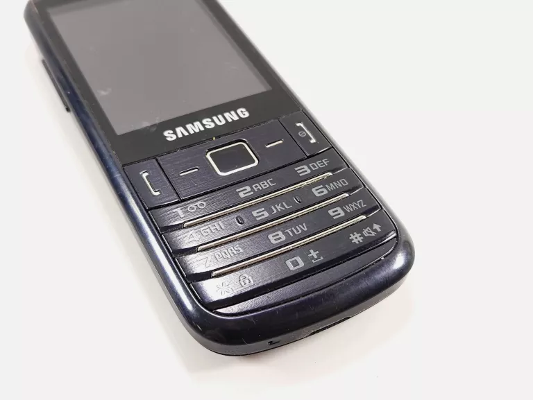 TELEFON KOMÓRKOWY SAMSUNG B2710 SOLID 32 MB/32 MB 3G CZARNY
