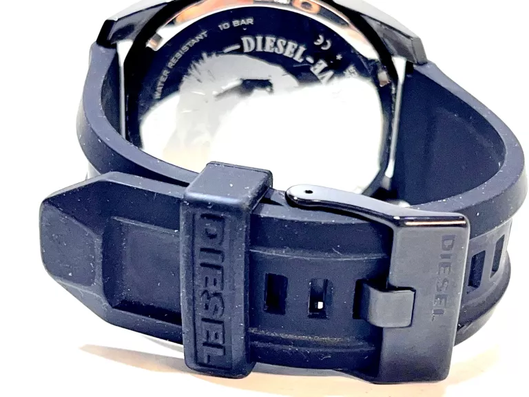 ZEGAREK DIESEL DZ4378