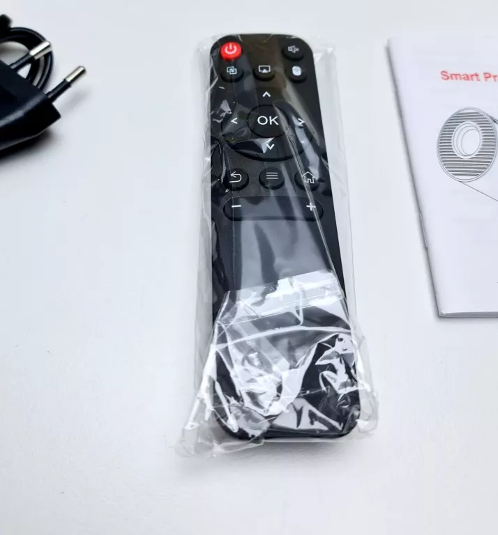 projektor-tubowy-4k-android-11-wifi-ean-gtin-0123456789