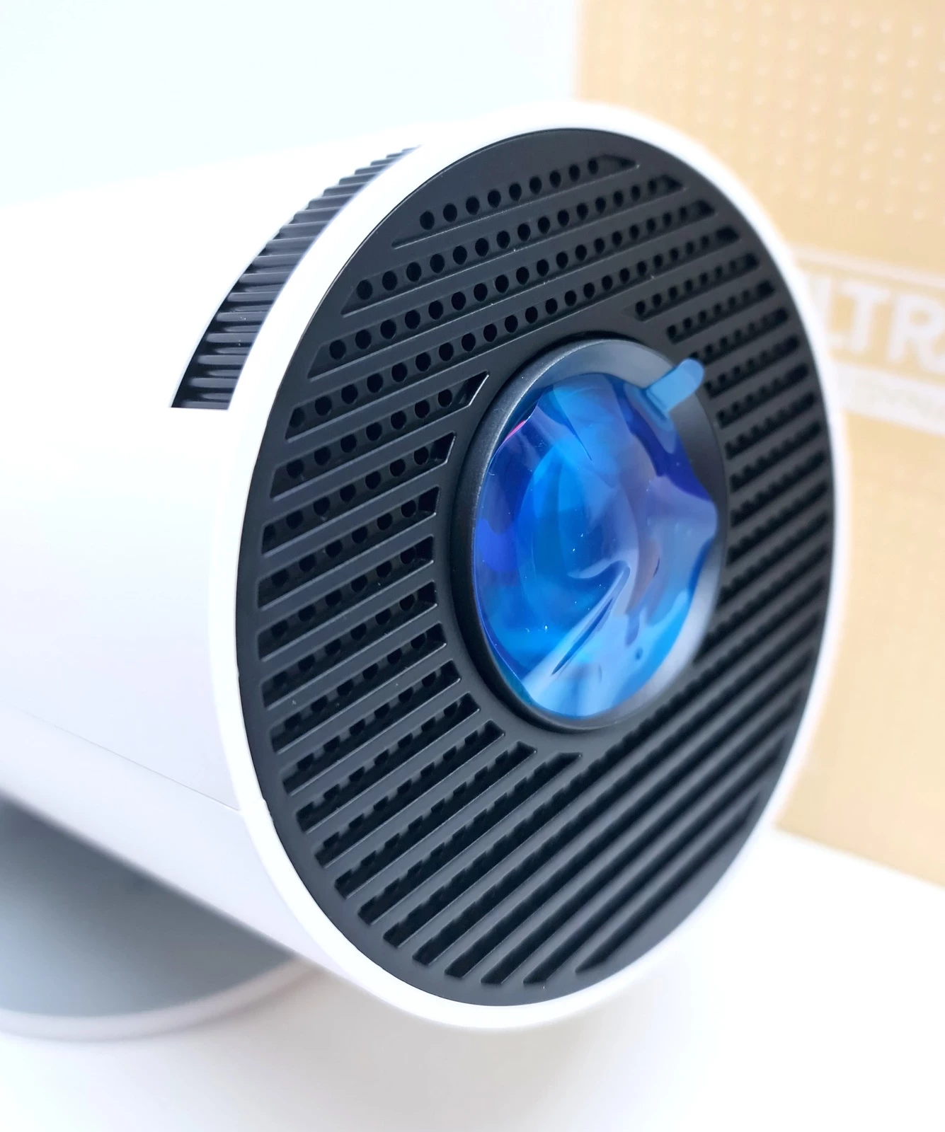 projektor-tubowy-4k-android-11-wifi-jasnosc-lampy-ansi-1