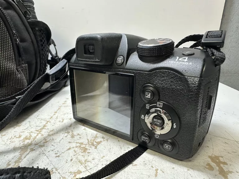 APARAT CYFROWY FUJIFILM FINEPIX S3400 + ETUI
