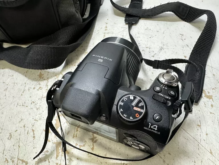 APARAT CYFROWY FUJIFILM FINEPIX S3400 + ETUI