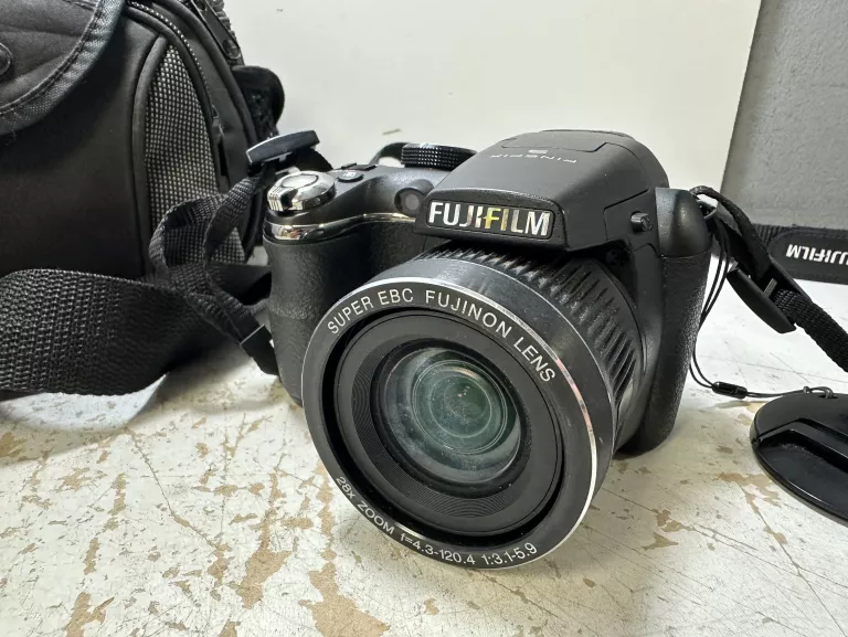 APARAT CYFROWY FUJIFILM FINEPIX S3400 + ETUI