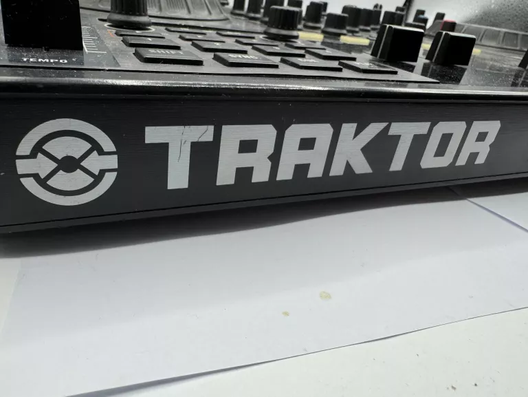 KONSOLETA KONTROLER DJ NATIVE INSTRUMENTS TRAKTOR KONTROL S4 MK1
