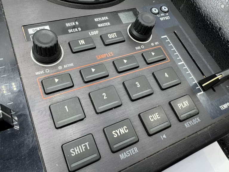 KONSOLETA KONTROLER DJ NATIVE INSTRUMENTS TRAKTOR KONTROL S4 MK1