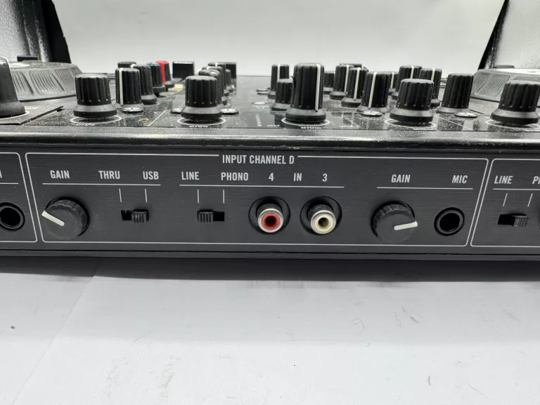 KONSOLETA KONTROLER DJ NATIVE INSTRUMENTS TRAKTOR KONTROL S4 MK1