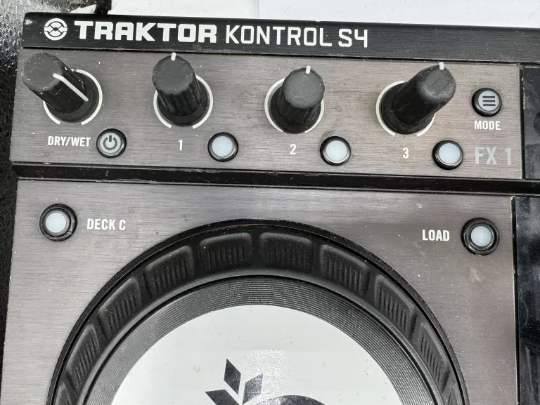 KONSOLETA KONTROLER DJ NATIVE INSTRUMENTS TRAKTOR KONTROL S4 MK1