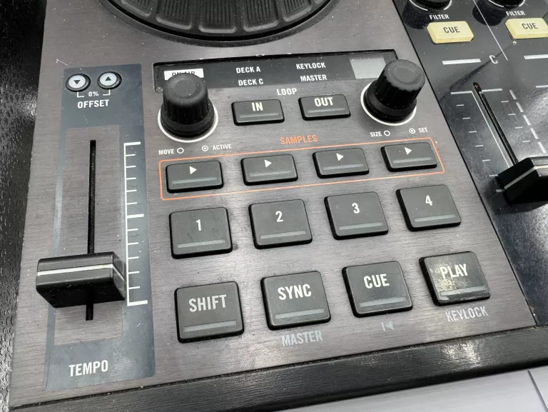 KONSOLETA KONTROLER DJ NATIVE INSTRUMENTS TRAKTOR KONTROL S4 MK1