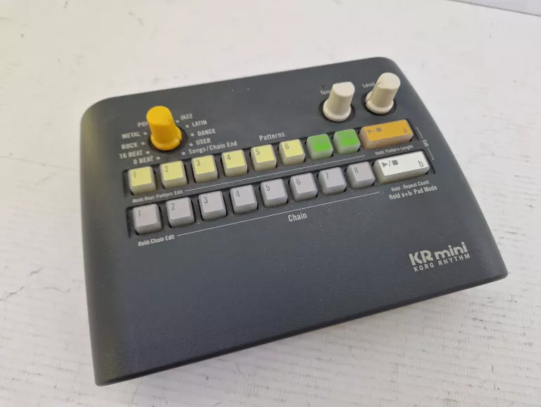 ZESTAW AUTOMAT PERKUSYJNY KORG KR MINI, MIKROFON, DWA PEDAŁY