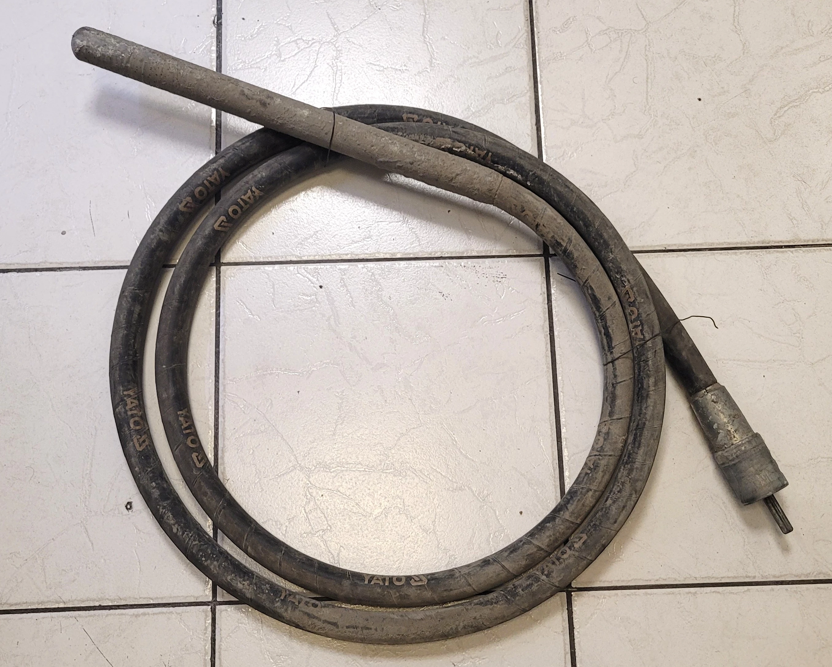 wibrator-do-betonu-yato-yt-82601-bulawa-moc-2300