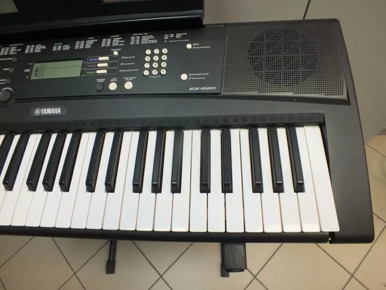 KEYBOARD YAMAHA EZ-220+ STATYW