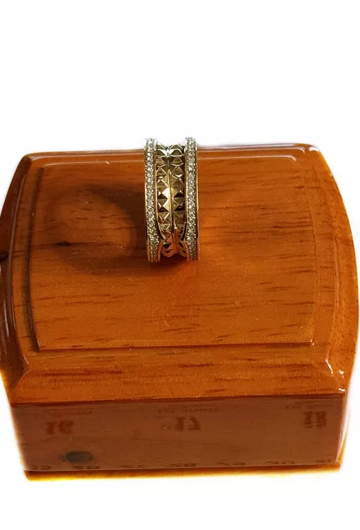 piekny-pierscionek-bvlgari-material-15835-2