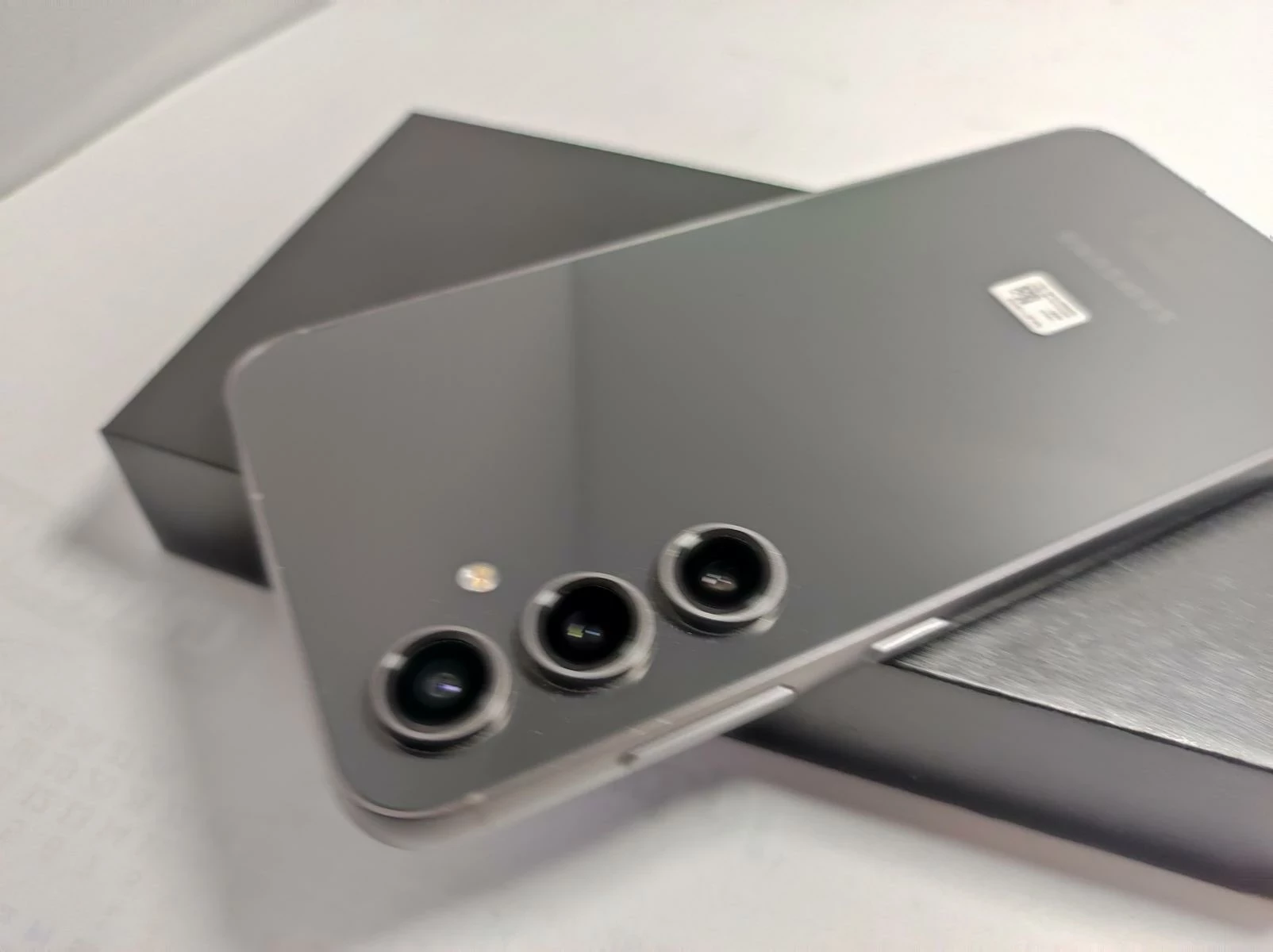 samsung-galaxy-s23-fe-pudelko-wbudowana-pamiec-202869-214189