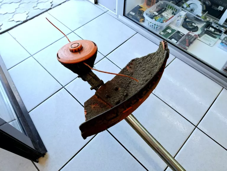 PODKASZARKA SPALINOWA GEKO BC 430