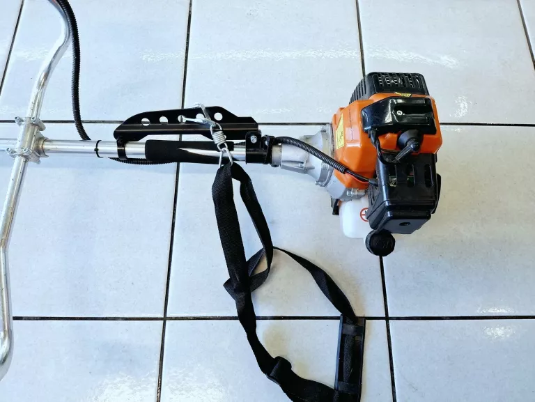 PODKASZARKA SPALINOWA GEKO BC 430