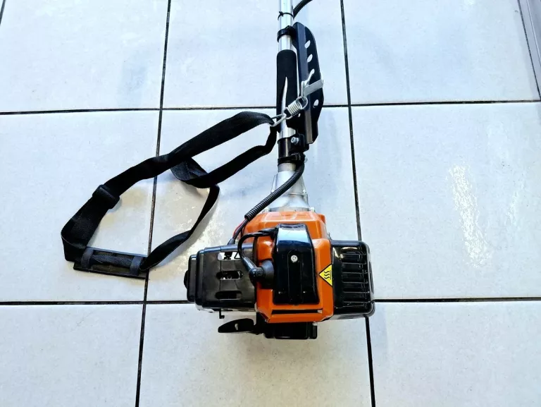 PODKASZARKA SPALINOWA GEKO BC 430