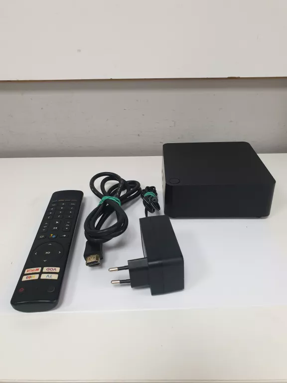 TV SMART 4K BOX DV8981 + PILOT