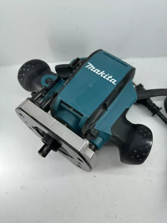 FREZARKA GÓRNOWRZECIONOWA MAKITA RP0900 900W