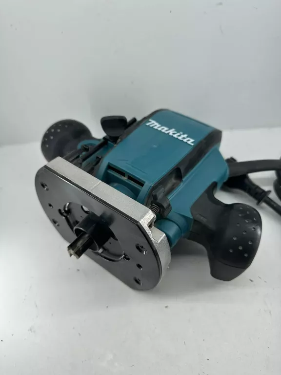 FREZARKA GÓRNOWRZECIONOWA MAKITA RP0900 900W